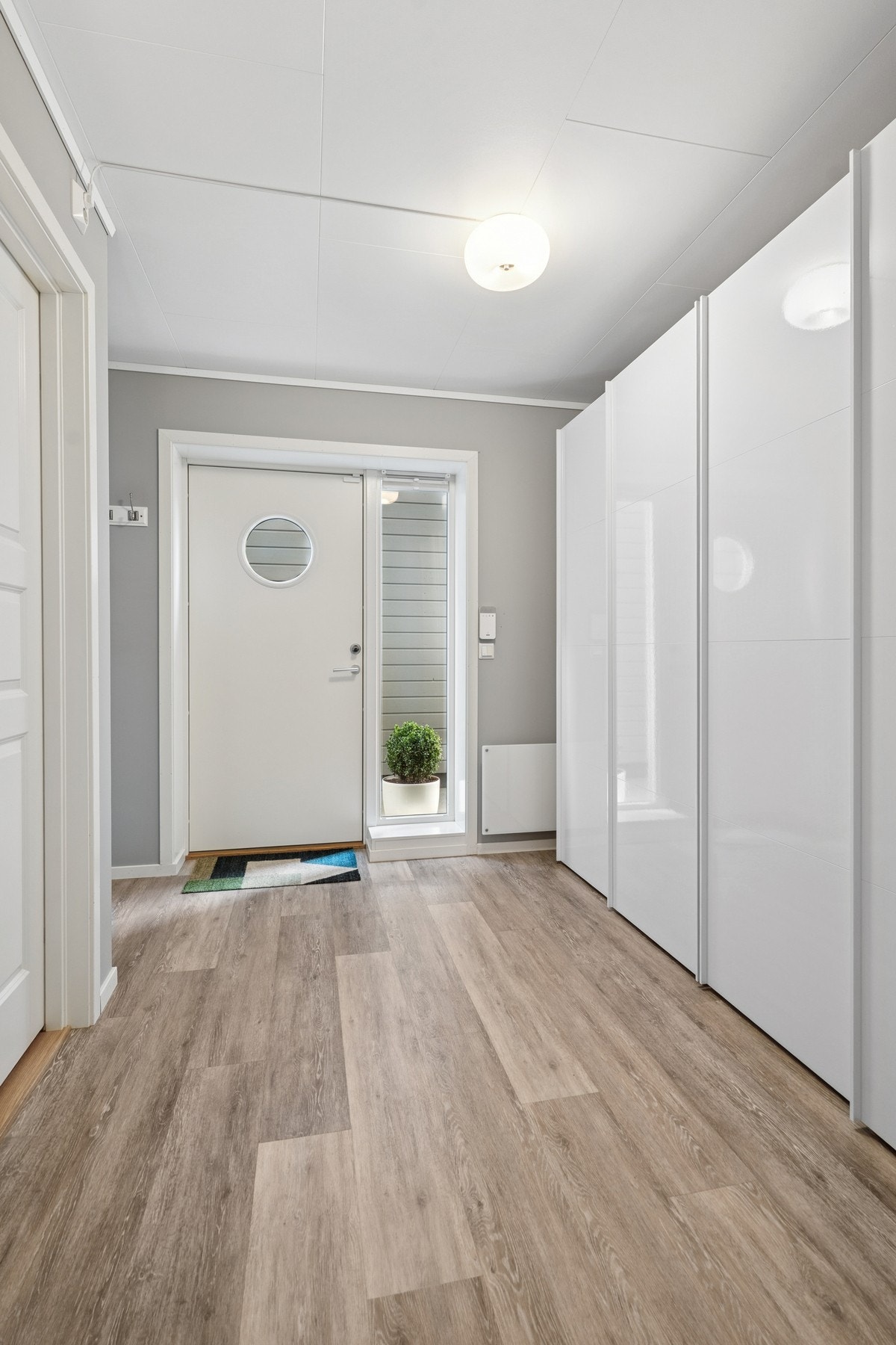 - Entré, velkommen inn! - Galleribilde