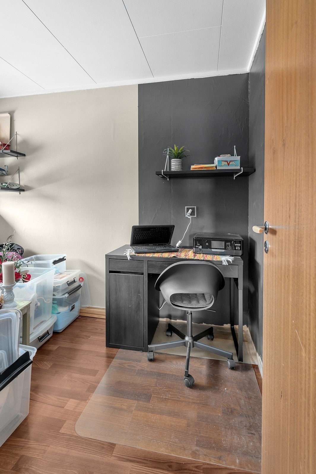 Soverom 2 brukes i dag som kontor, men kan fint anvendes som gjesterom eller barnerom. Galleribilde