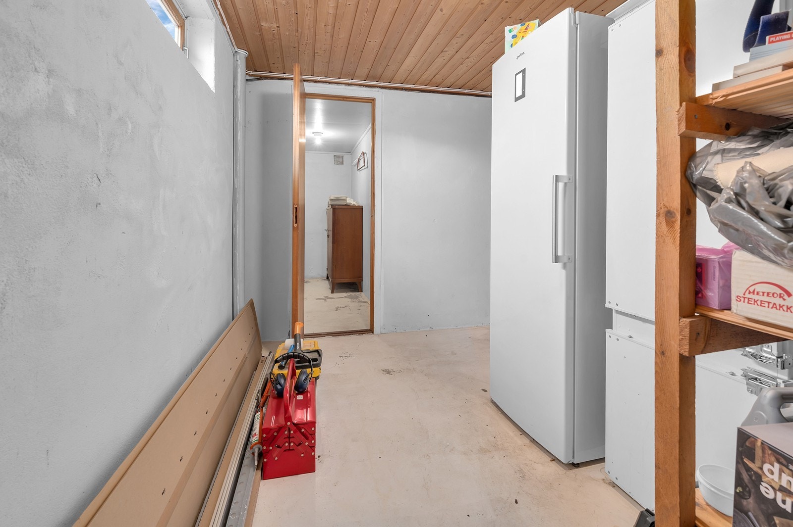 I underetasjen finnes det også to praktiske bodrom for god lagringskapasitet. Galleribilde