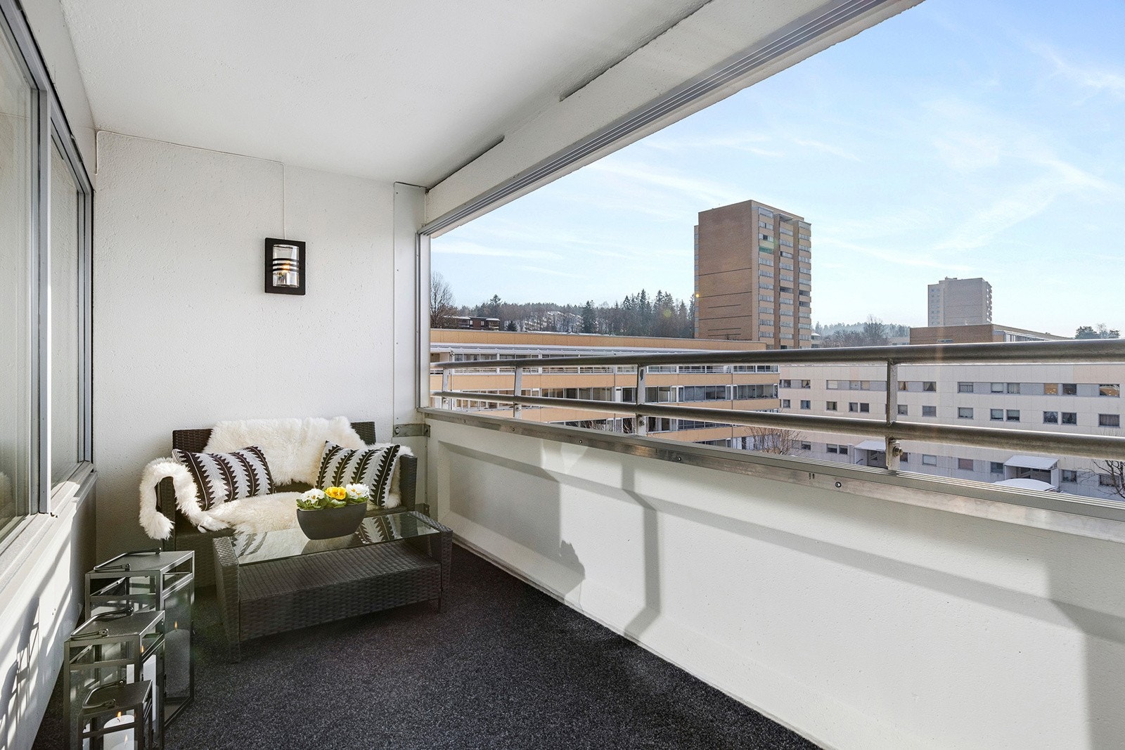 Fra stue/kjøkken er det utgang til balkong Galleribilde