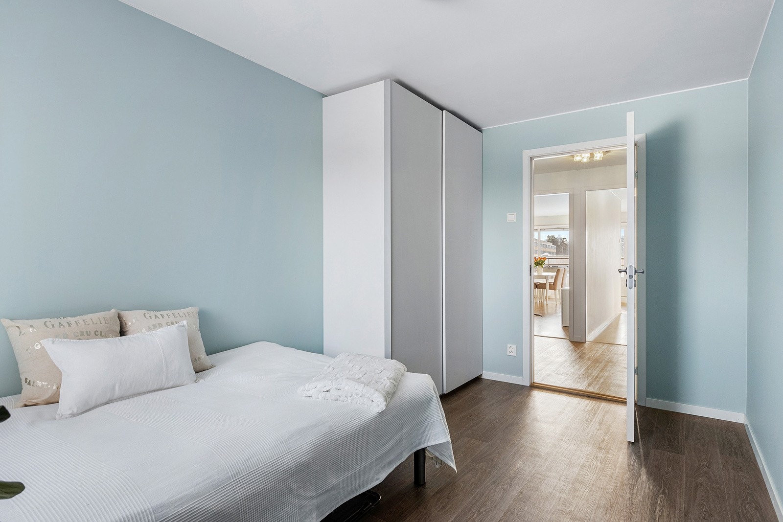 Soverommet har god plass til et garderobeskap. Galleribilde