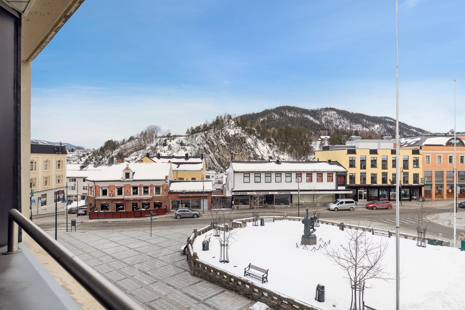 Utsikt over Notodden sentrum - urban atmosfære, gode solforhold og alt du trenger i nærheten. Galleribilde