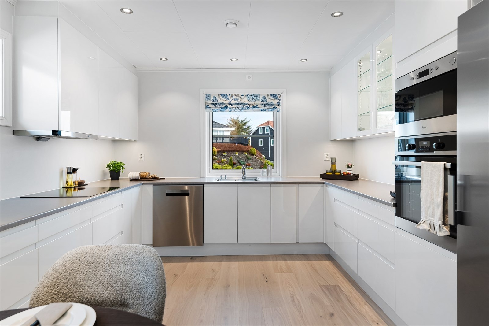 Lekkert og tidløst kjøkken fra HTH. Galleribilde