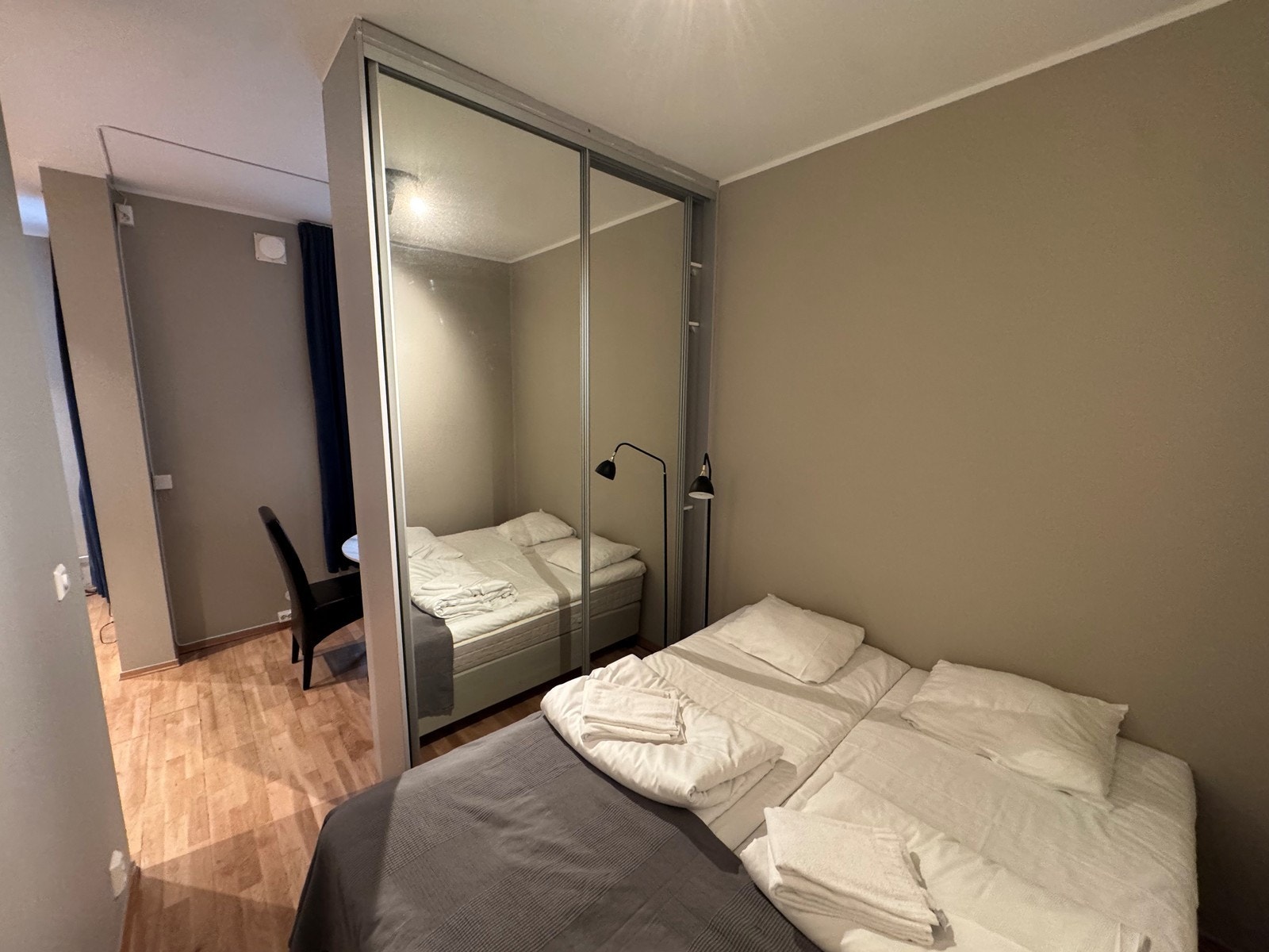 Sovealkove med god lagringsplass. Galleribilde