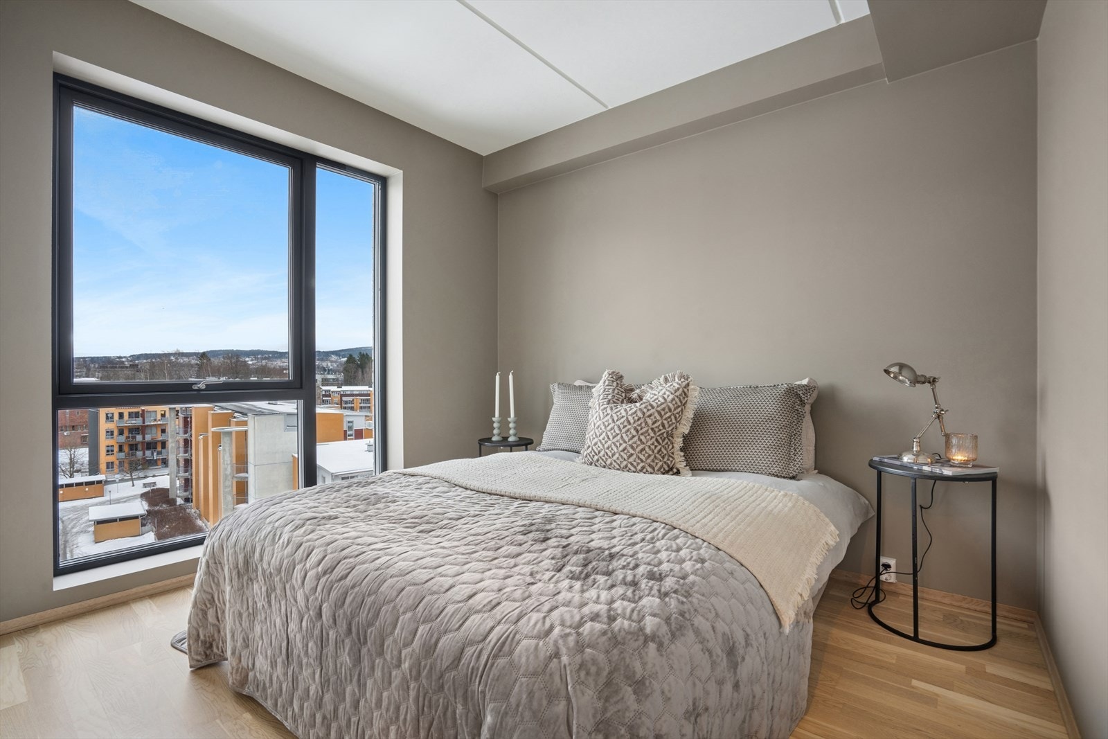 Soverom med flott utsyn over nærområdet Galleribilde