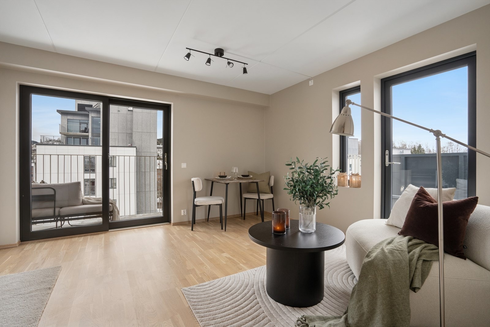 Lys fra to sider Galleribilde