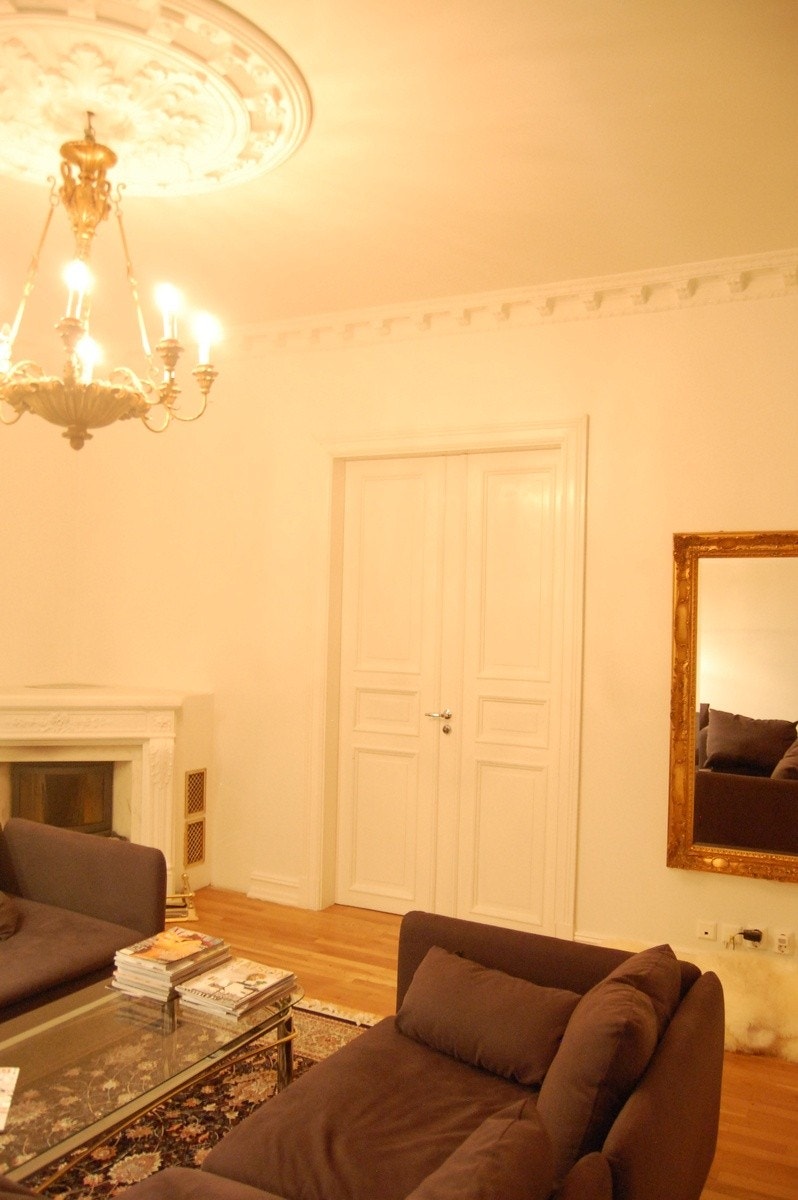 Stue med engelsk marmorpeis Galleribilde