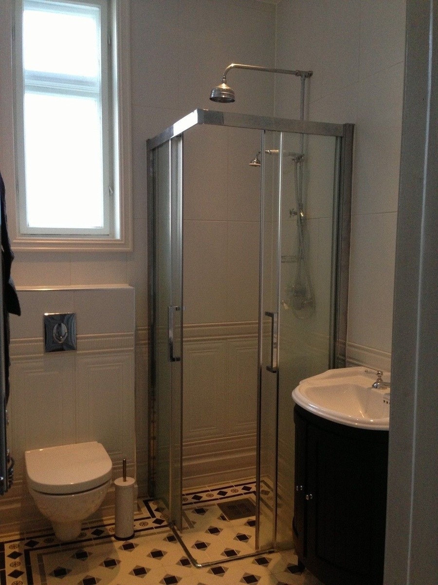 Bad nr 1, engelske fliser og innredning Galleribilde