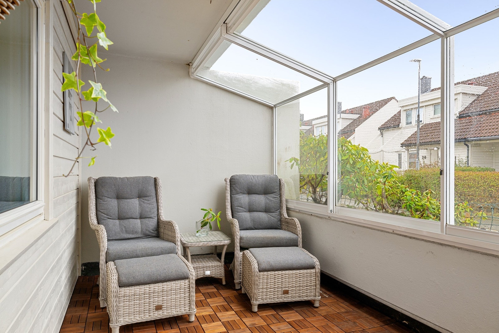 Denne balkongen er på hele 16 m², med flotte blomsterkasser rett utenfor rekkverket Galleribilde