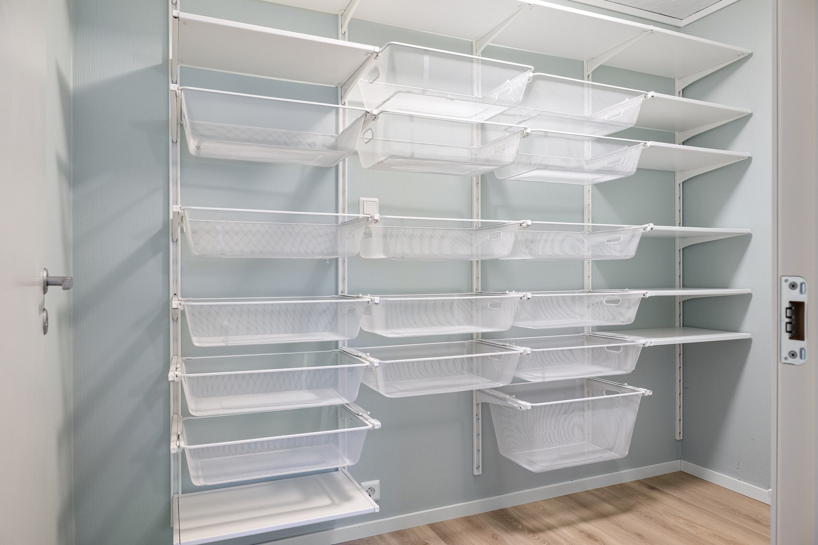 Innredningen gir god oversikt og utnytter plassen godt Galleribilde