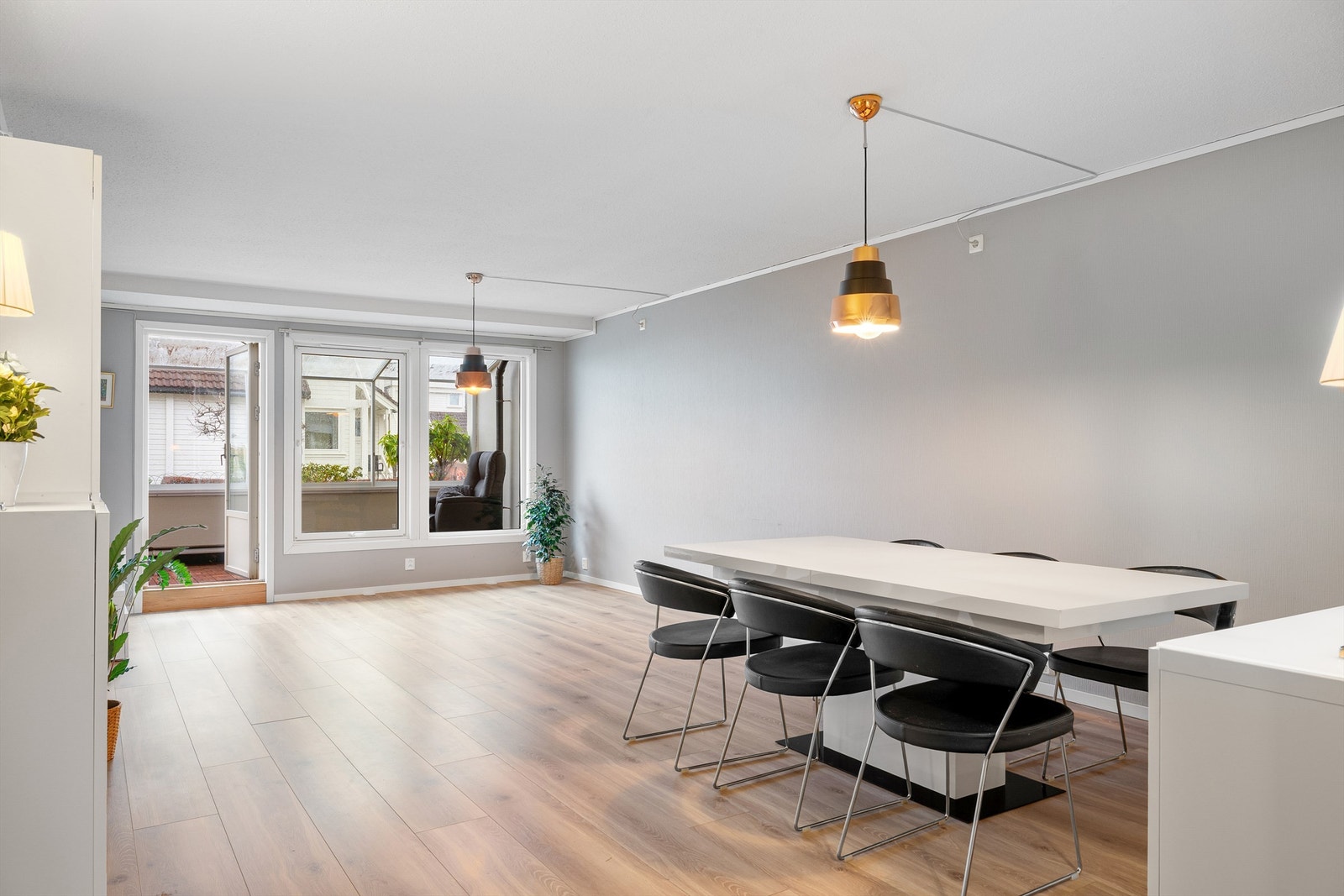 Amalie Barseth v/Krogsveen Eiendom ønsker velkommen til Terje Vigens vei 15! Foto: Kristine Tofte Galleribilde