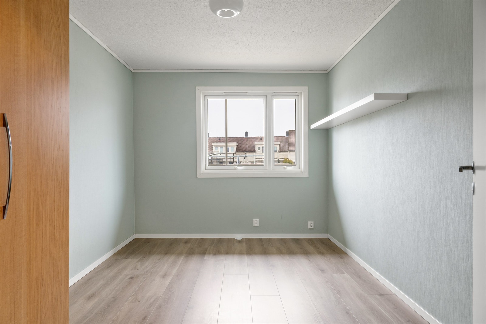 Det andre soverommet har også god plass til dobbeltseng og garderobeløsninger Galleribilde