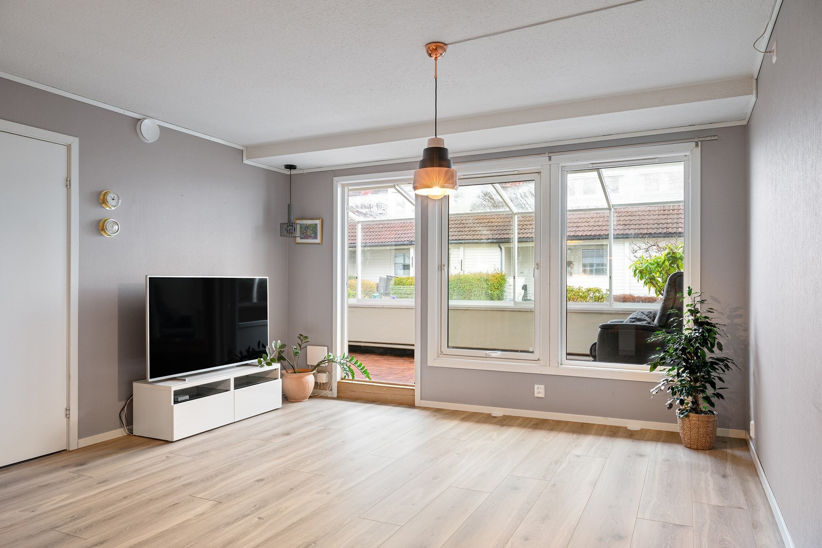 Fra stuen har man adkomst til den andre innglassede balkongen Galleribilde