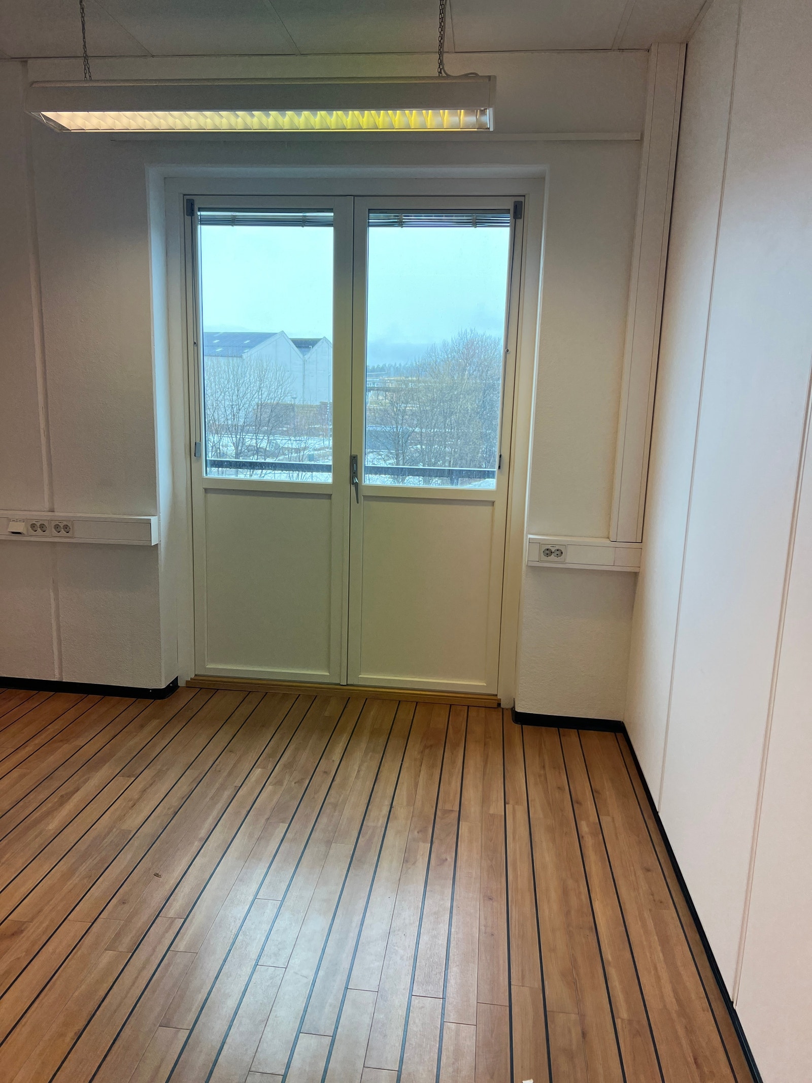 Kontor med luftebalkong Galleribilde