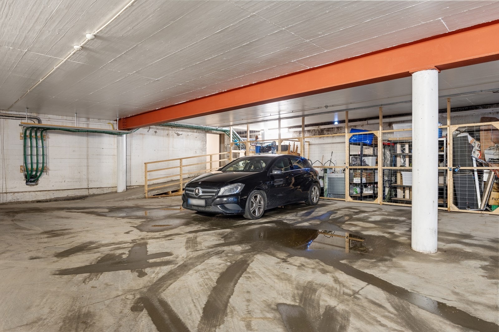Garasjeplass i felles parkeringskjeller medfølger. Galleribilde
