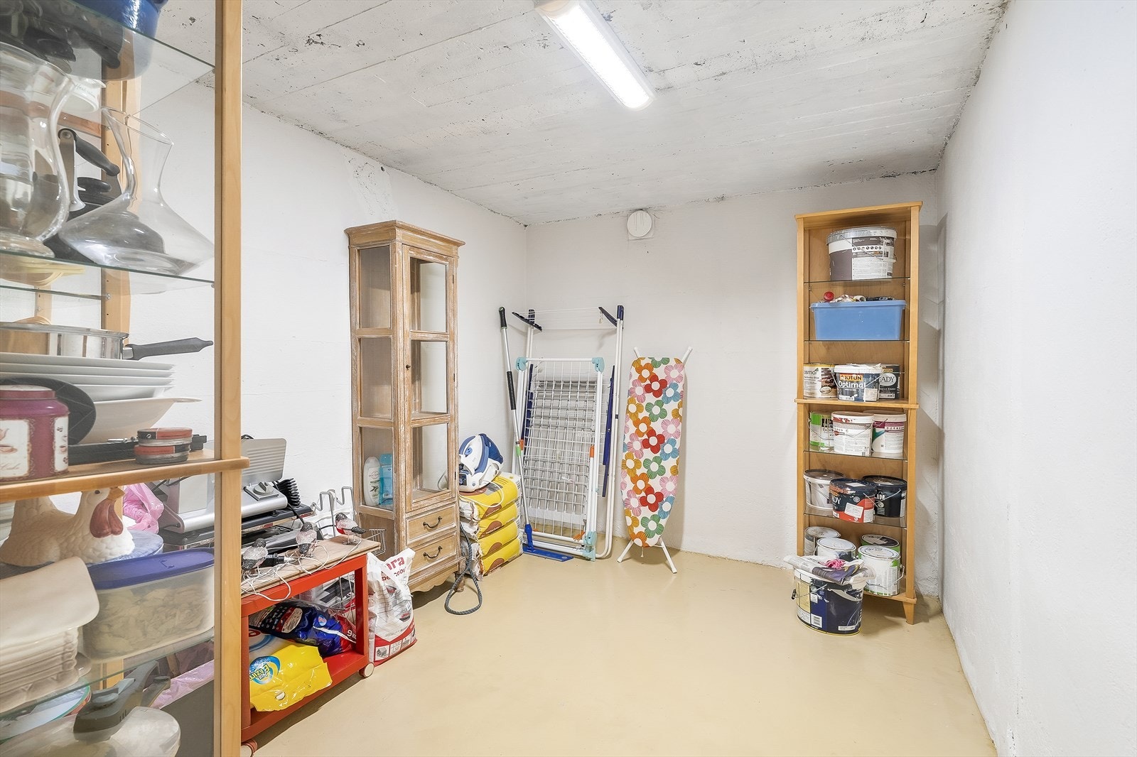 Bod i kjeller. Galleribilde