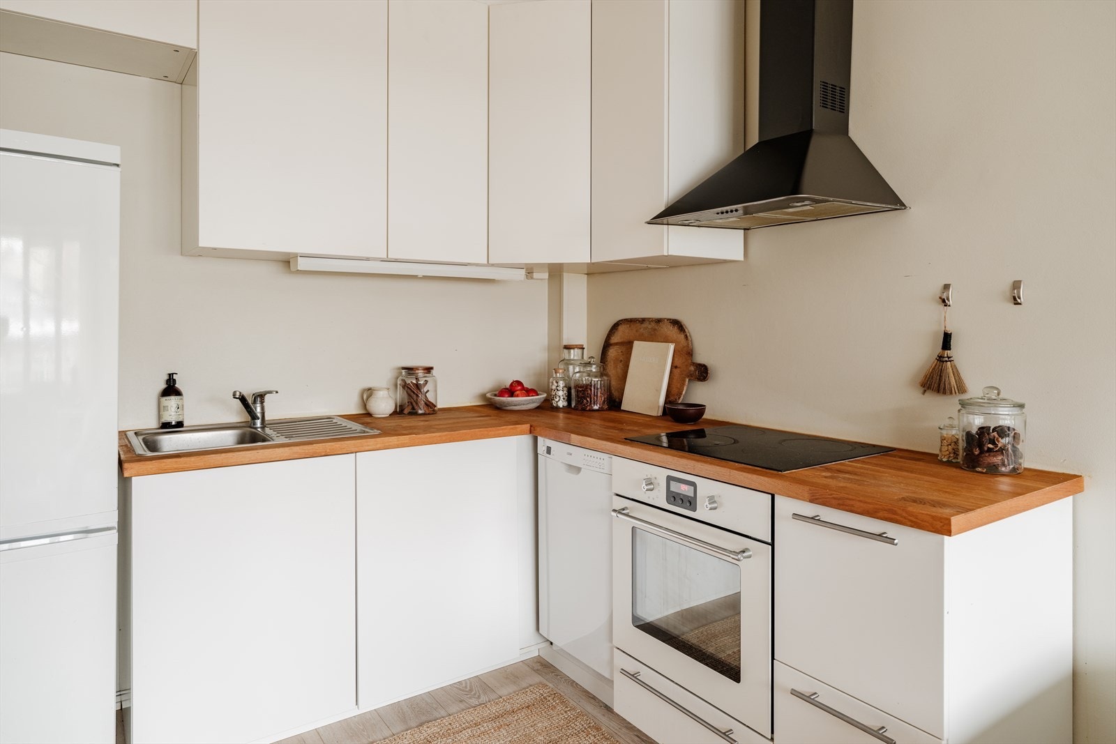 Over kokesonen er det ventilator med kullfilter. Galleribilde