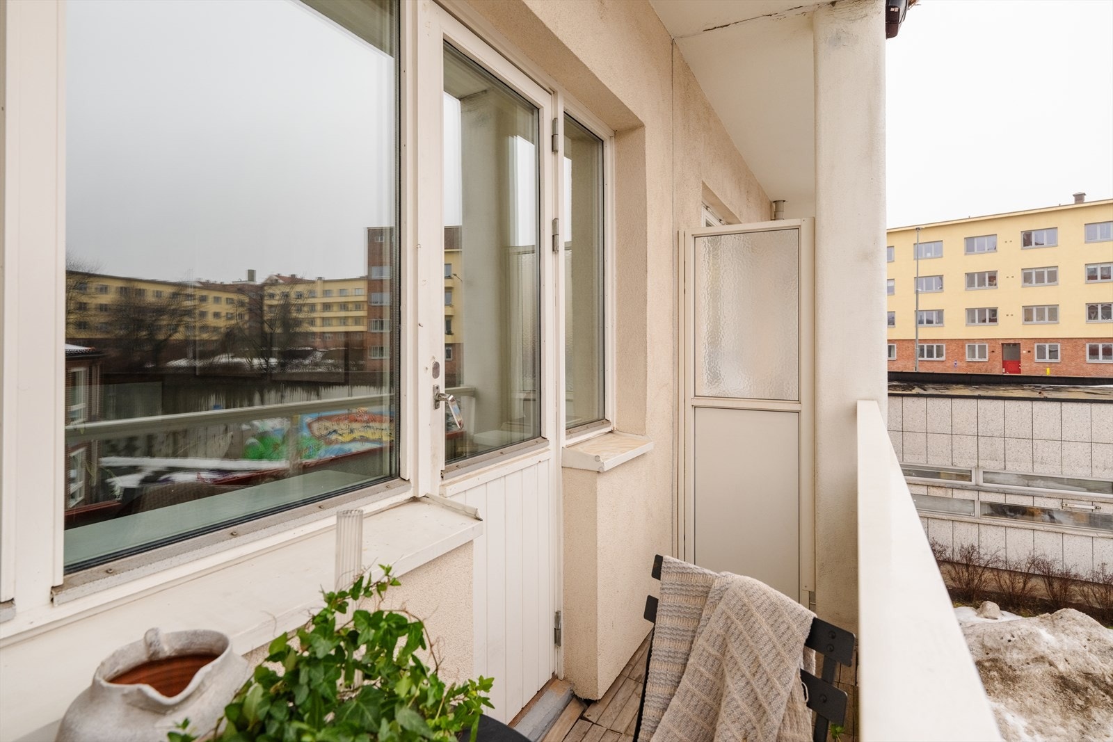 Det er plass til sittegruppe. Galleribilde