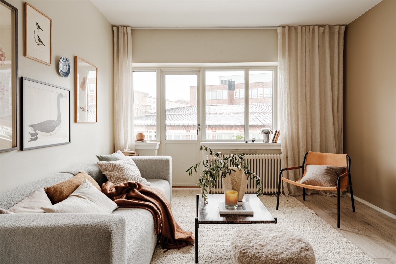 Her har du store vindusflater og masse lysinnslipp! Galleribilde