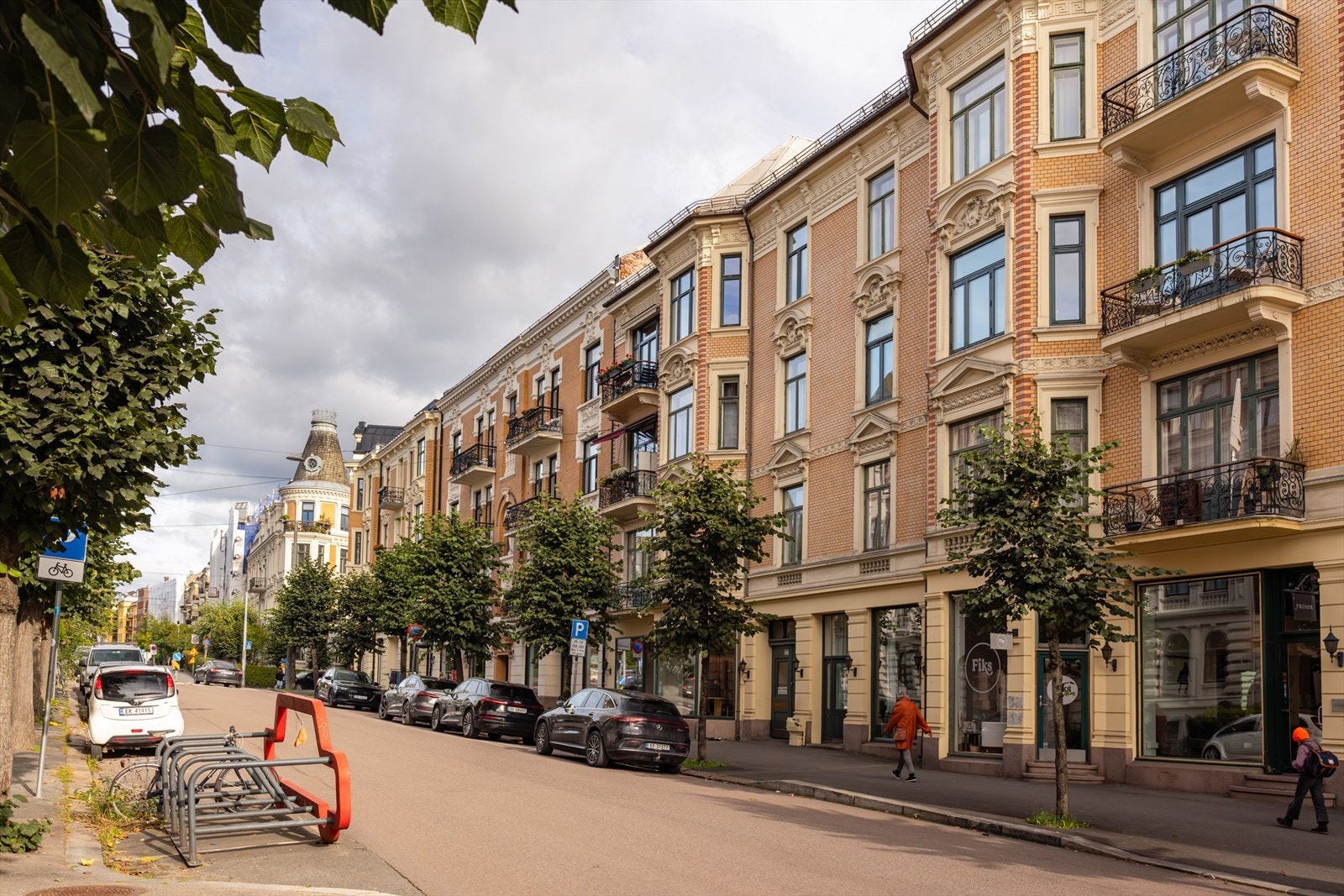 Området preges av klassiske bygårder med et urbant og levende byliv på bakkeplan. Galleribilde