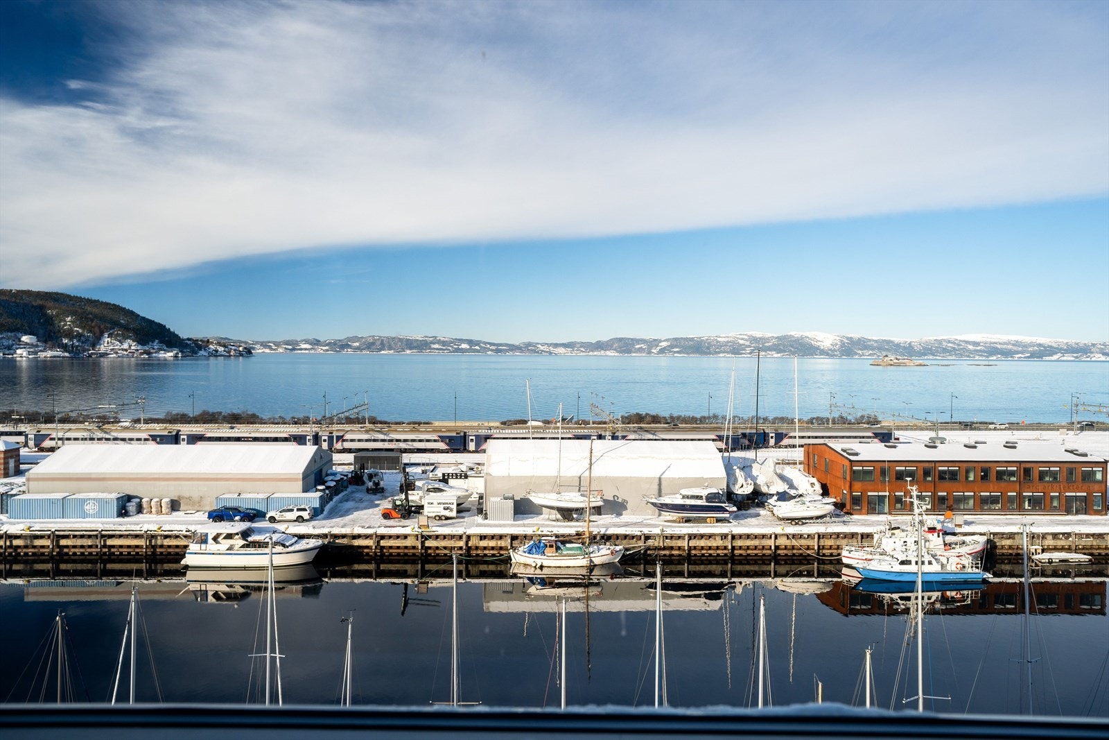 Her kan du nyte solrike sommerdager og flotte solnedganger i utsøkte omgivelser. Galleribilde