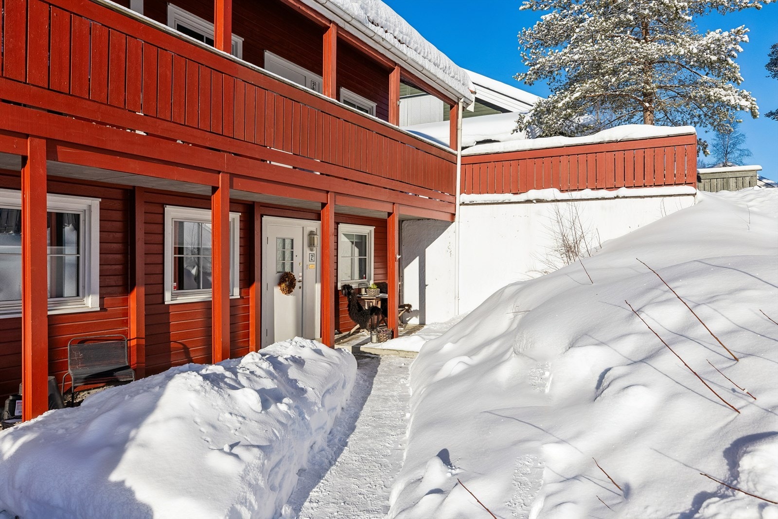 Leiligheten ligger innerst i bygget og har trappefri adkomst Galleribilde