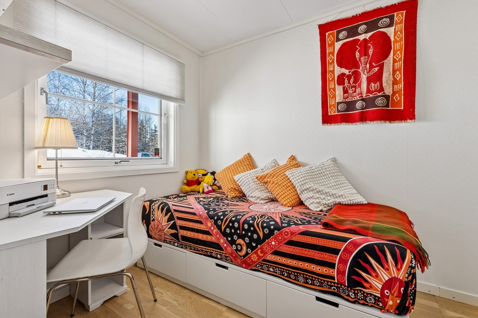 Det andre soverommet passer godt som barnerom, gjesterom eller kontor Galleribilde