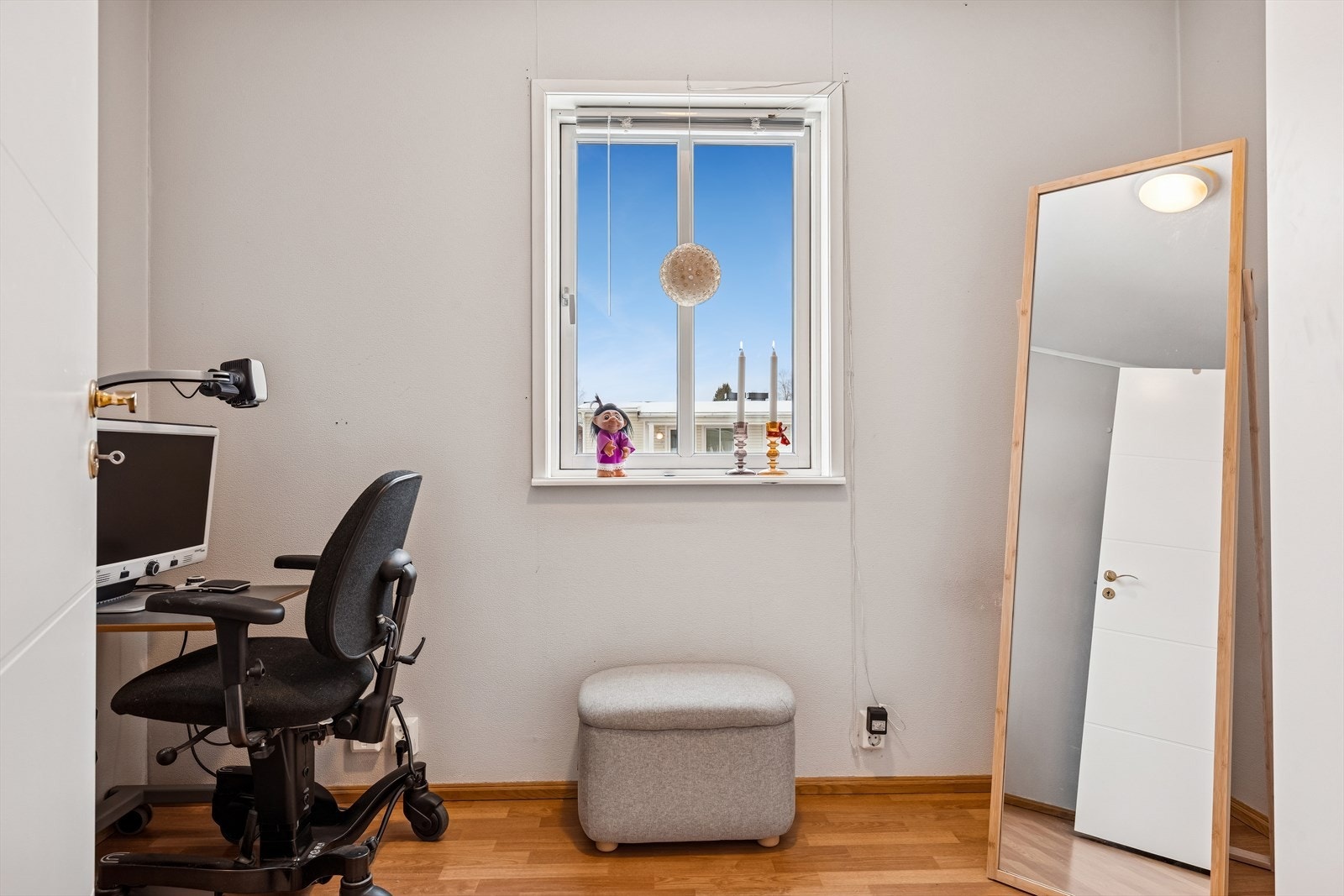 Det andre soverommet egner seg godt som barnerom, gjesterom eller kontor. Galleribilde