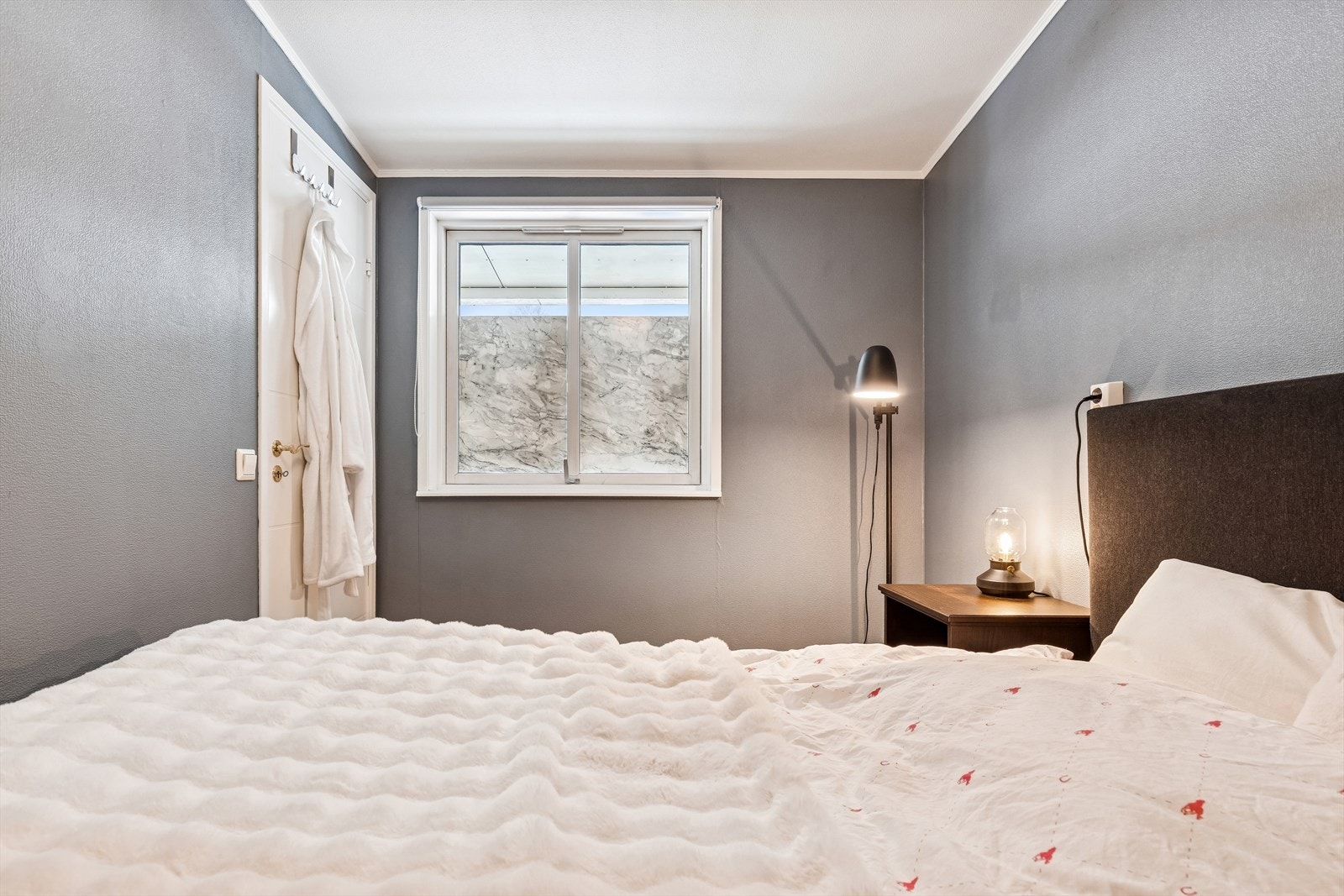 Overflatene i dette soverommet ble malt i 2023. Galleribilde