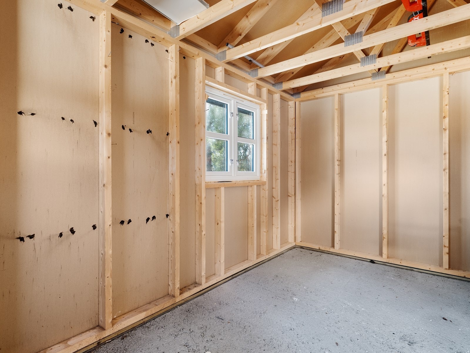 Annekset måler 14 kvm. Her er det mulighet til å innrede for å få flere soveplasser. Man kan også bruke det til ekstra lagring. Galleribilde