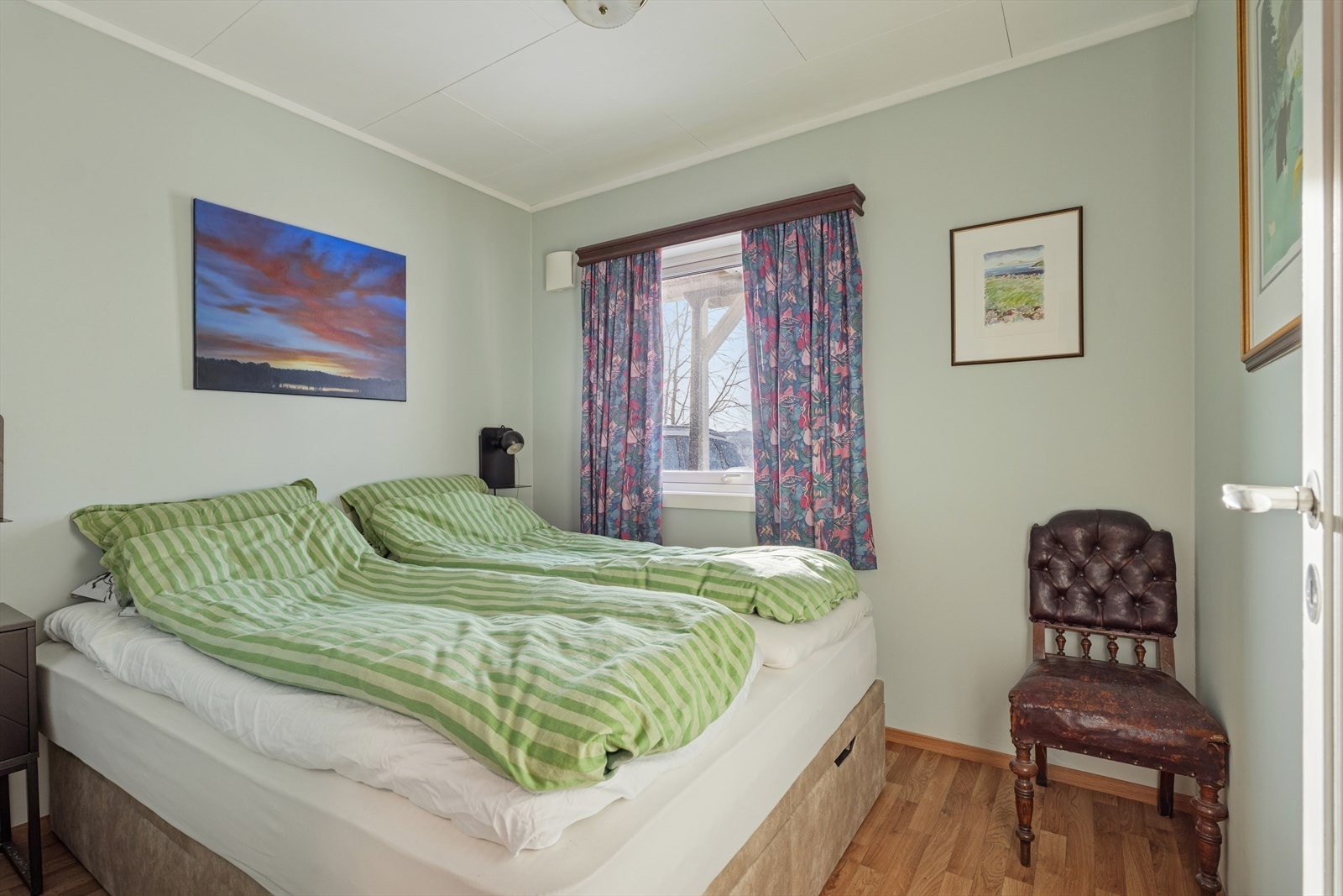 Her ser man det første av de to soverommene. Galleribilde