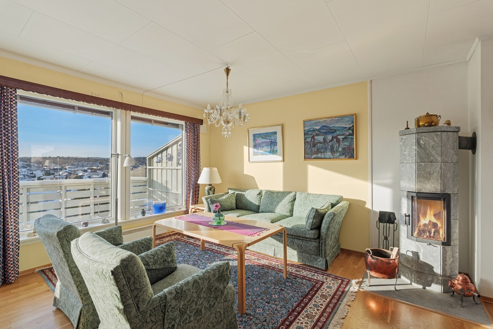 I stuen ble det satt inn klebersteinsovn i 2009. God varme på de kaldeste dagene Galleribilde