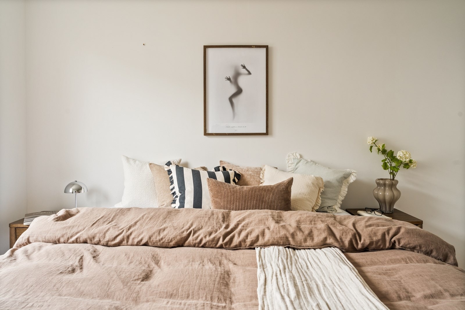 Trivelig soverom med gode lysforhold. Galleribilde