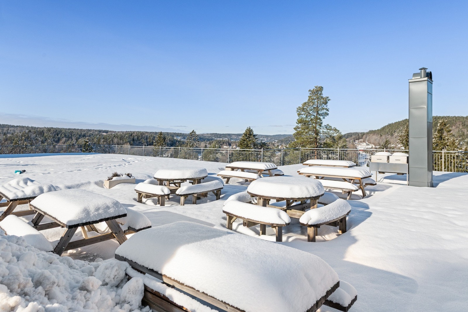 Flott felles uteplass med flott utsyn Galleribilde