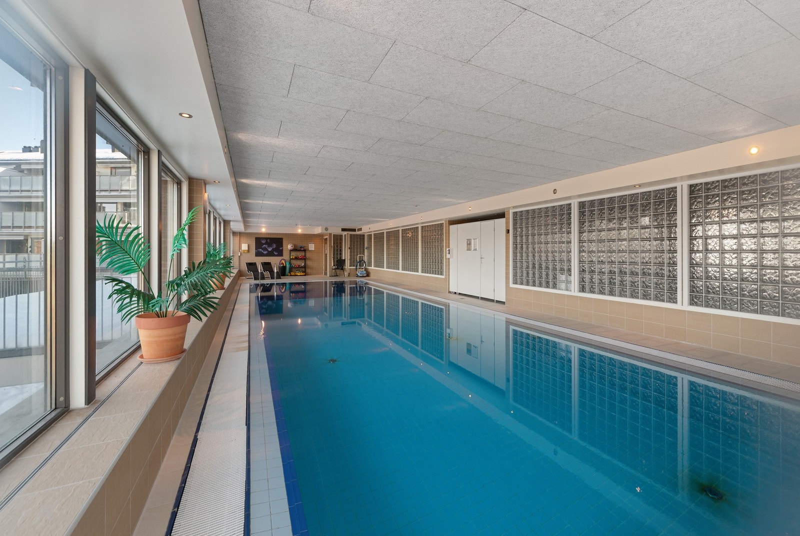 Svømmebassenget er en ekstra luksus i hverdagen Galleribilde