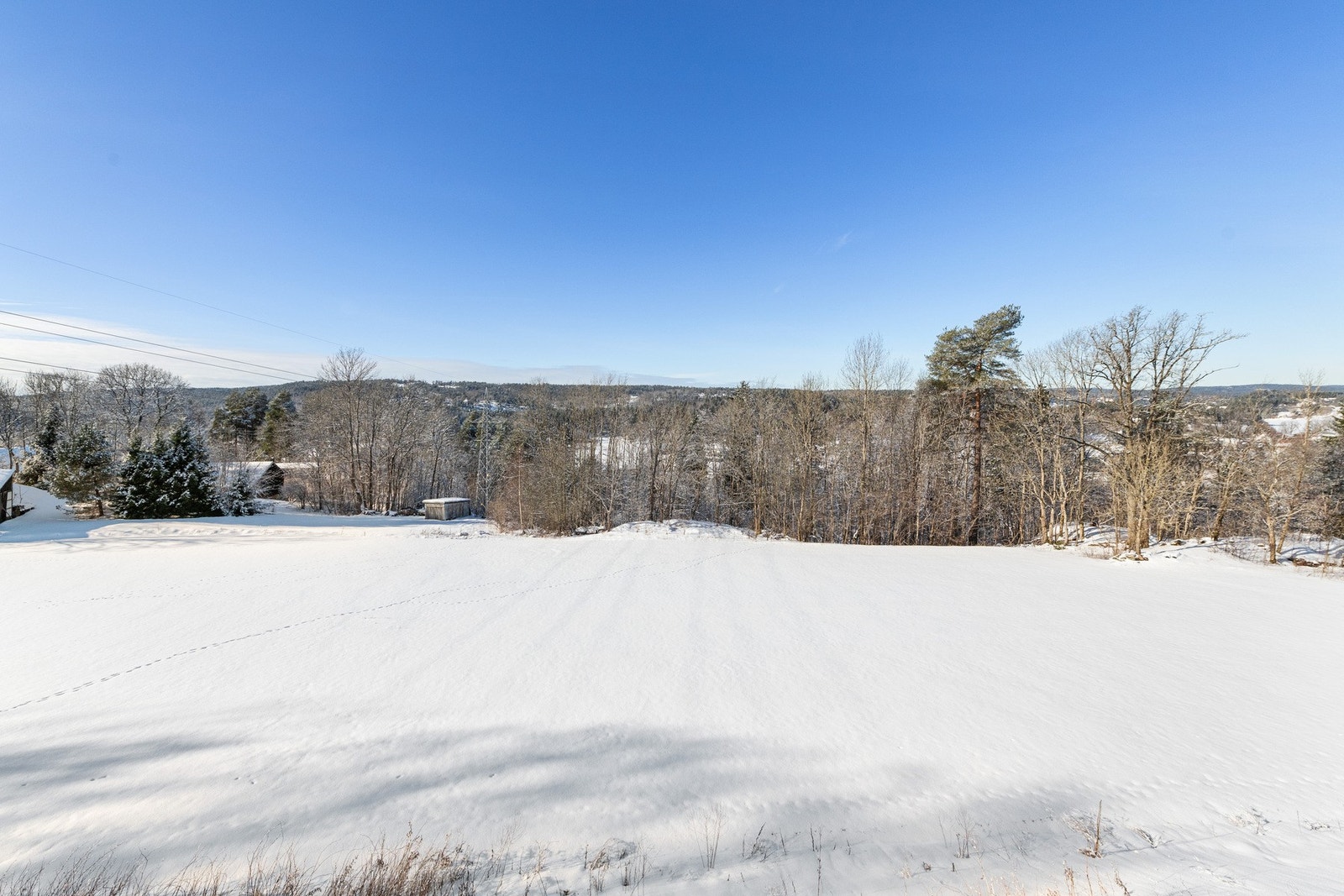 Her ser du den flotte utsikten fra balkongen i leiligheten. Ingen gjenboere Galleribilde