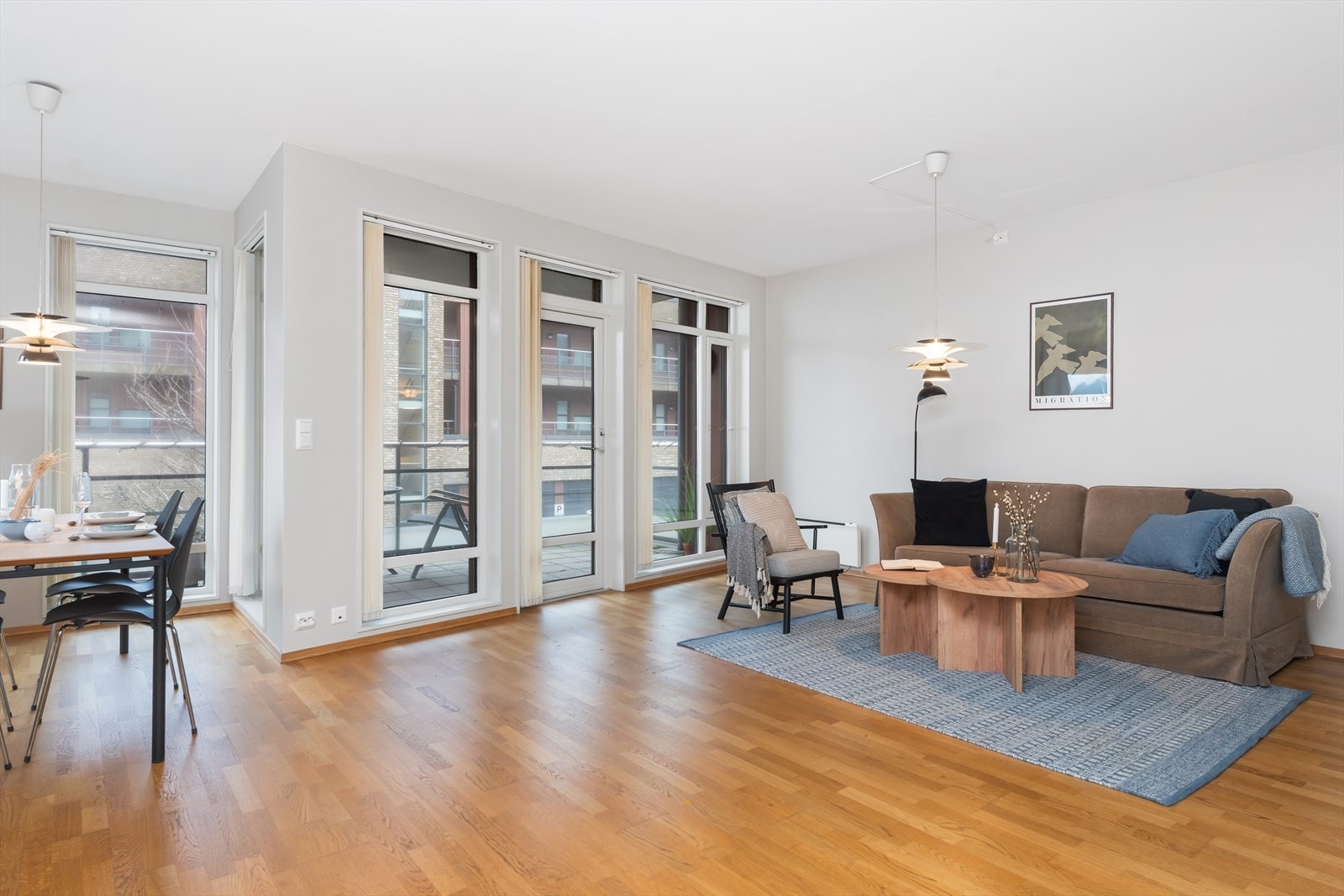 Leiligheten har en gjennomgående god standard med flere store vindusflater som gir godt med naturlig lysinslipp. Galleribilde