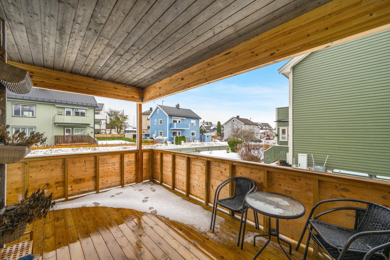 Stor og deilig terrasse med gode solforhold Galleribilde