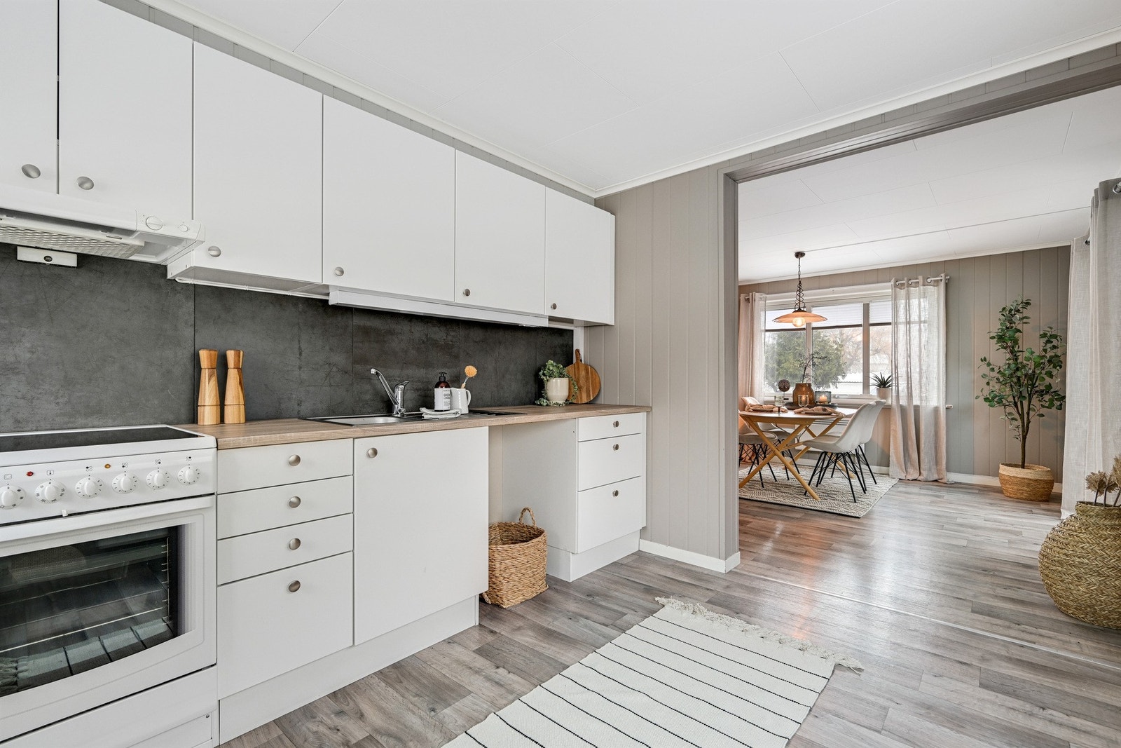 Lys kjøkkeninnredning fra 2019 Galleribilde