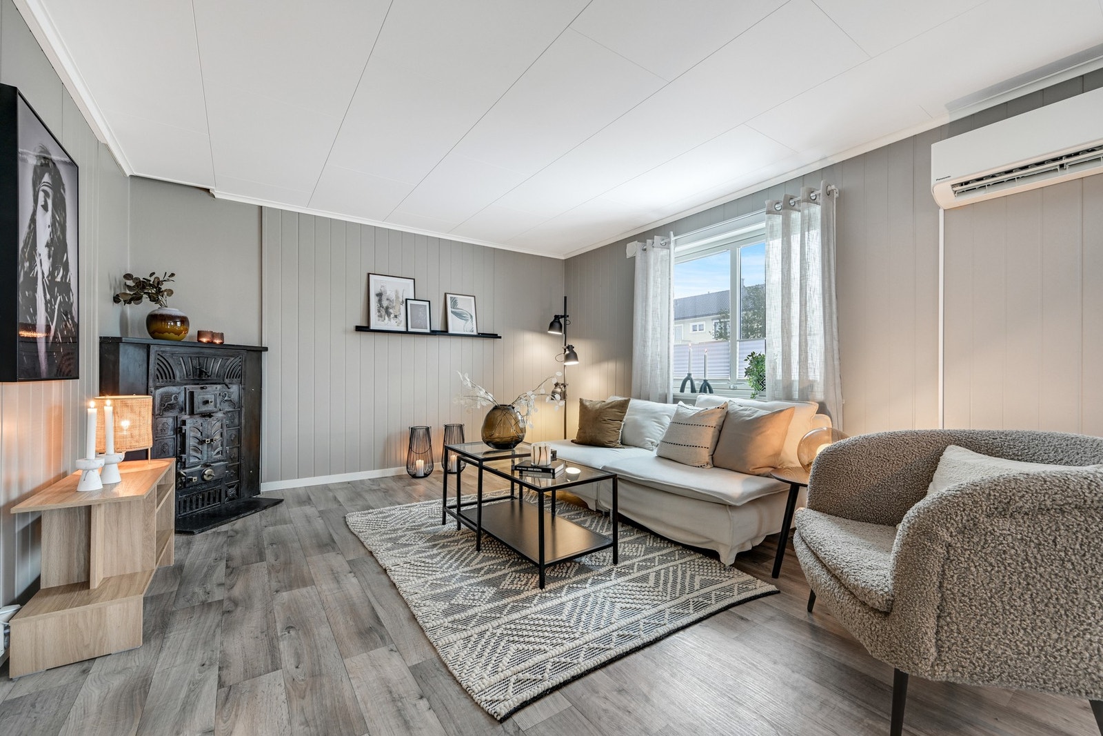 Her det både kamin og varmepumpe Galleribilde