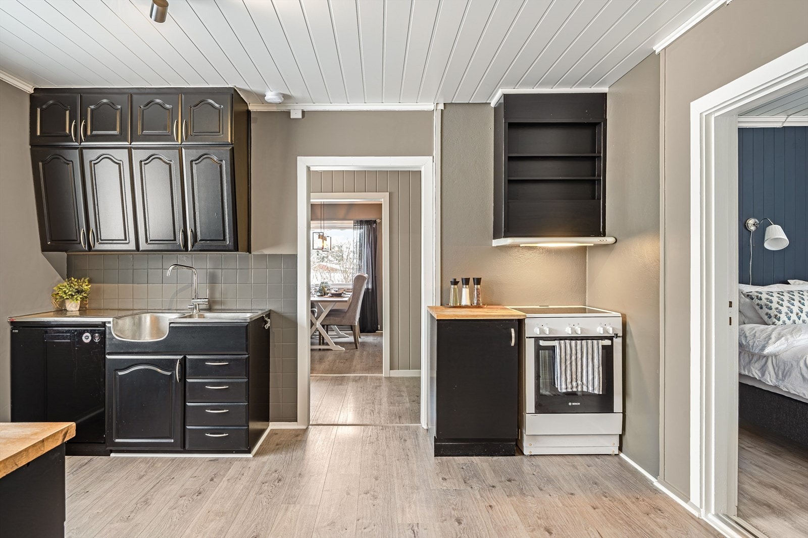 I ene hjørnet er det avsatt plass til frittstående komfyr. Galleribilde