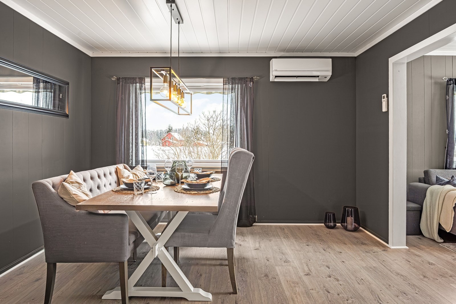 Varmepumpe fra 2019 fint plassert i rommet. Galleribilde