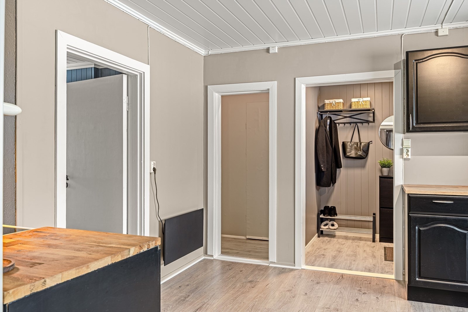 Fra entréen er det adkomst til kjøkkenet. Galleribilde