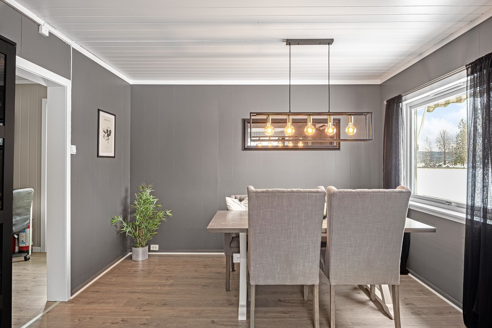 Godt med plass til spisebord. Galleribilde