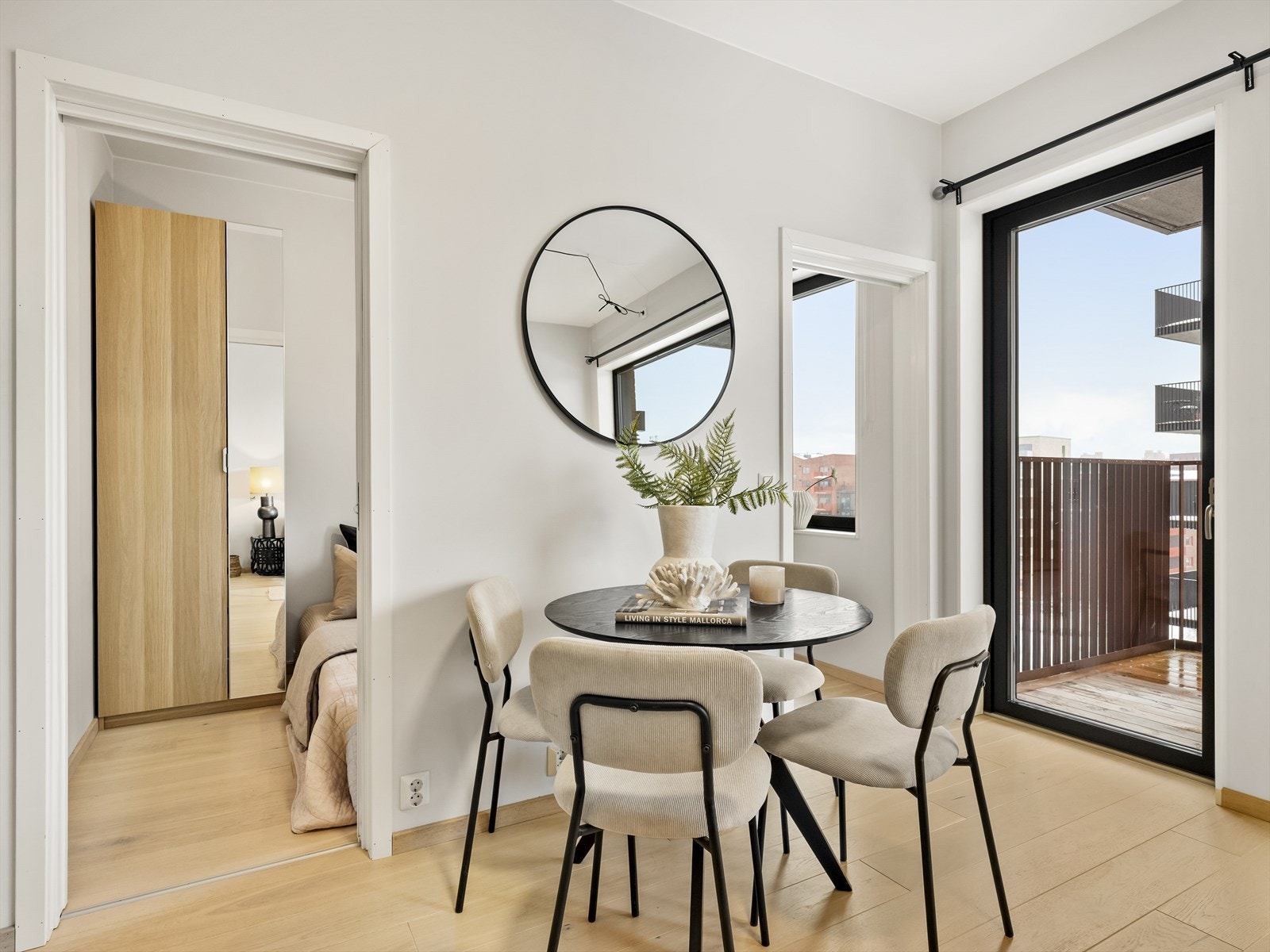 Boligen er utstyrt med balansert ventilasjon, som sikrer et sunt og behagelig inneklima året rundt. Galleribilde