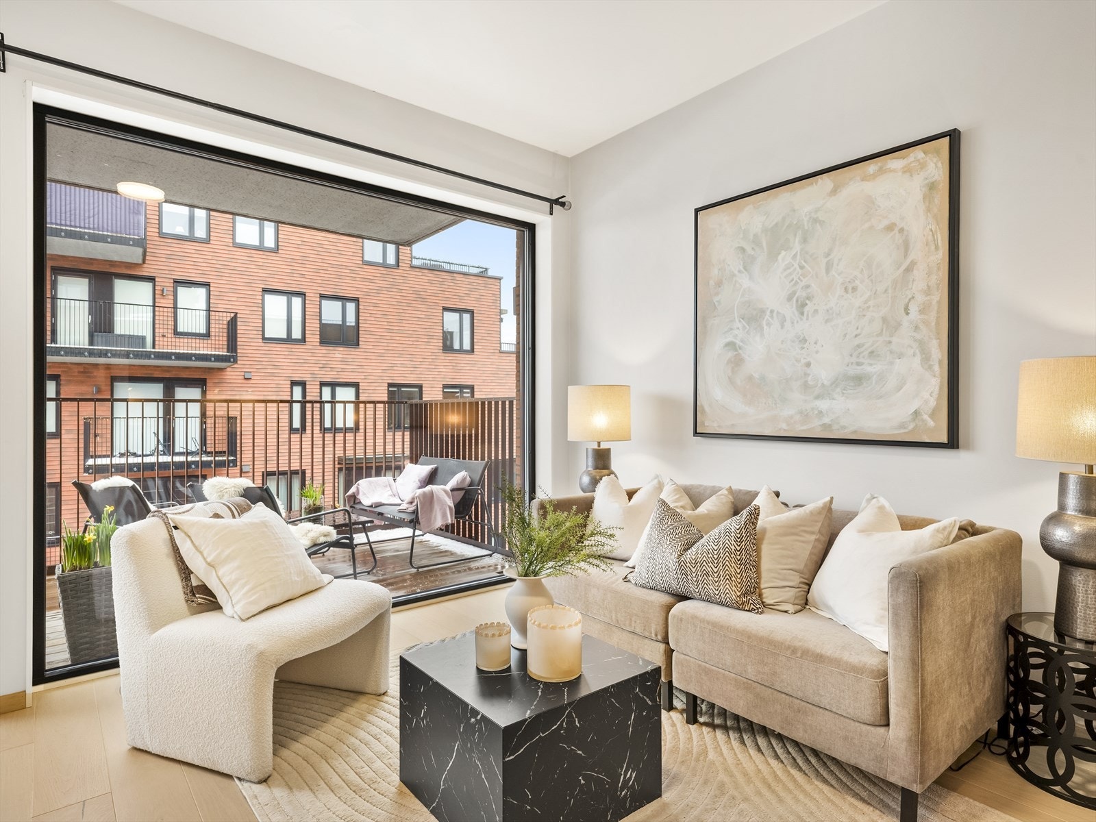 Dette er en moderne selveierleilighet, ferdigstilt i 2023, med gjennomgående høy standard. Galleribilde