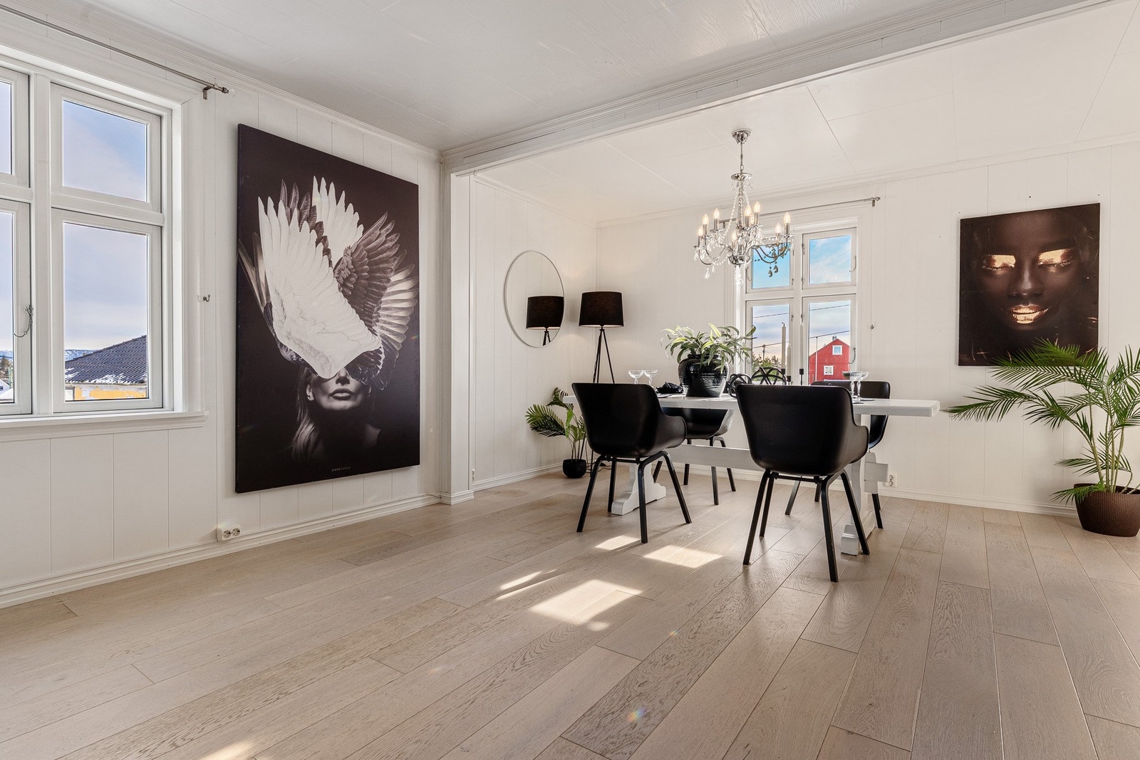 - Stue på 34,1 m² med 1- stavs parkett gulv, vedovn og varmepumpe - Galleribilde