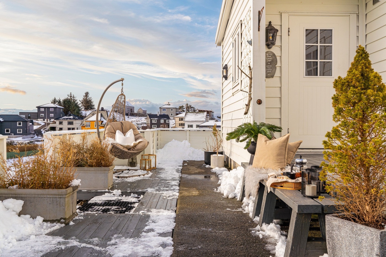 - Uteområdet byr på flere soner som gjør det enkelt å følge solen gjennom hele dagen - Galleribilde