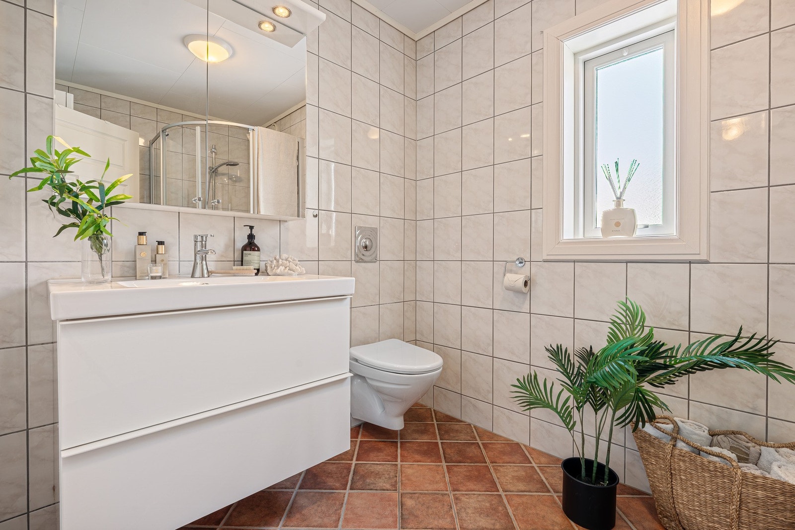 - Helfliset bad på 5 m² med varmekabler i gulv - Galleribilde