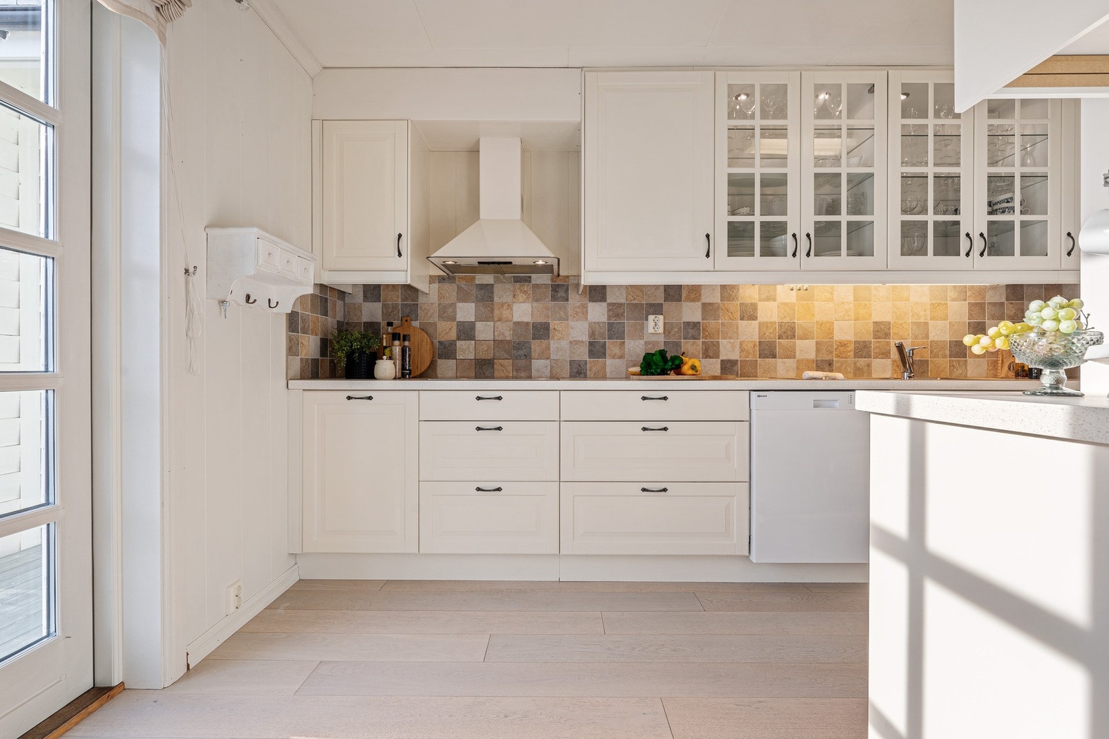 - Kjøkkenet måler 9,6 m² og er nytt fra 2009 - Galleribilde